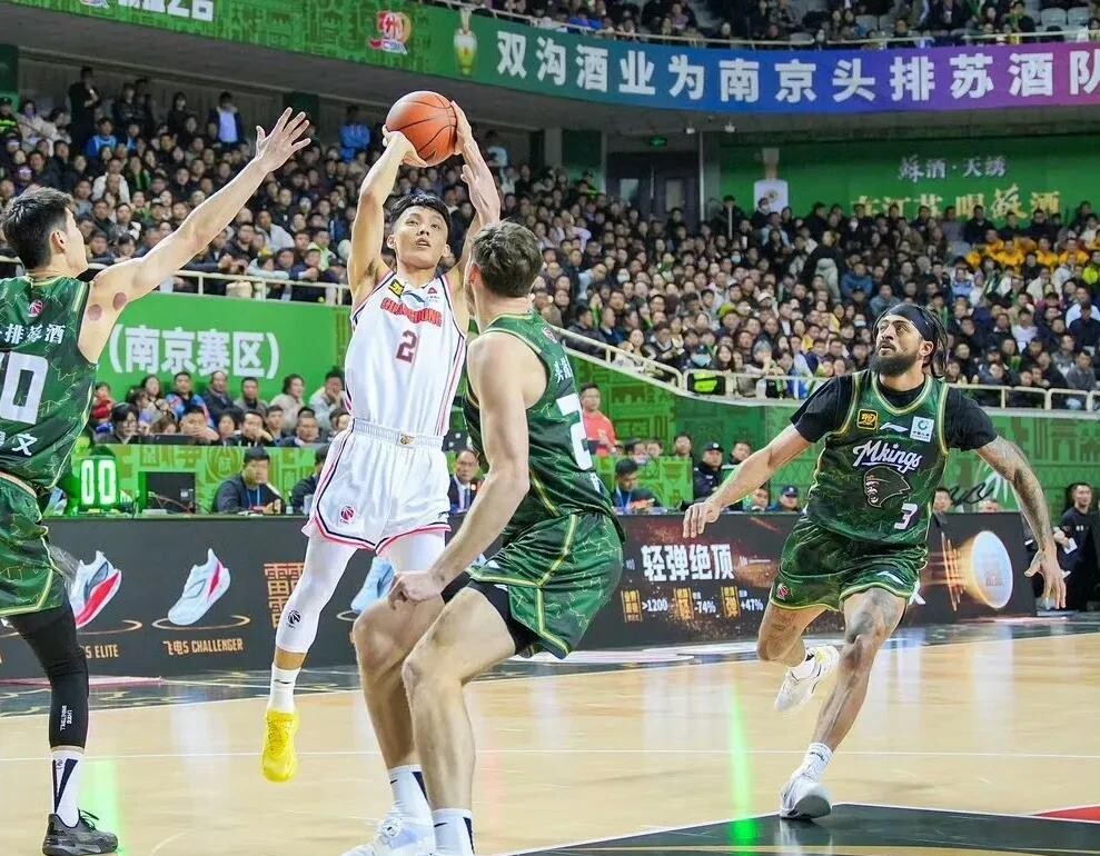 广东宏远队力争夺冠，壮志凌云再战球场(三名上将降为副团长)