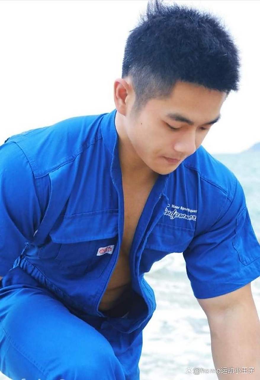 这肌肉线条！开拓者vs鹈鹕裁判身材健硕、面相凶悍