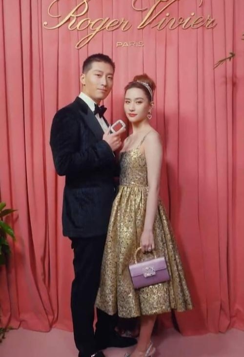 破婚变传闻？穆勒晒与妻子马匹合照：巴伐利亚冠军正准备下场比赛