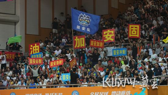 天博体育登录-比赛现场火爆异常，球迷们为球队呐喊加油